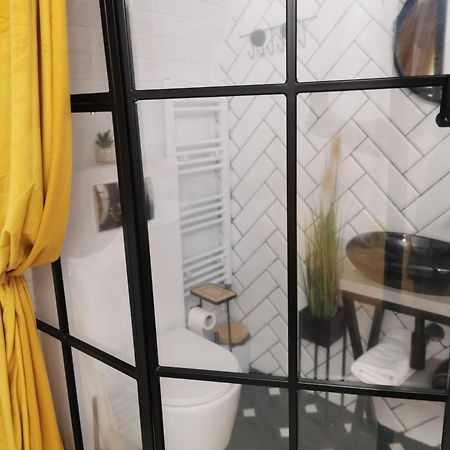 Aramis Boutique In Old Town Center Apartment Brasov Exterior photo